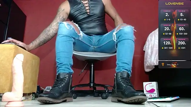 Snapshot of TomLover_12 chatting on February 10, 2:59 pm TomLover 12 online show from February 10, 2:59 pm
