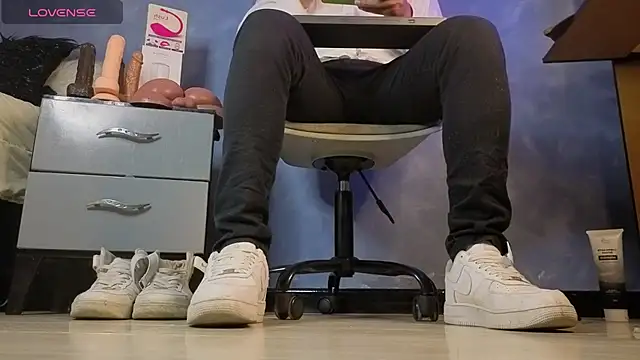 TomLover 12 online show from March 4, 1:00 am