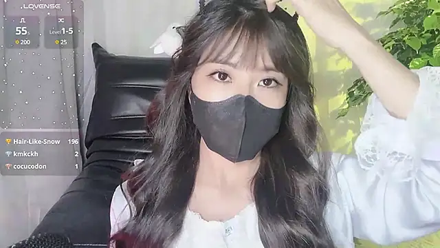 Mya Lee online show from December 5, 6:55 pm