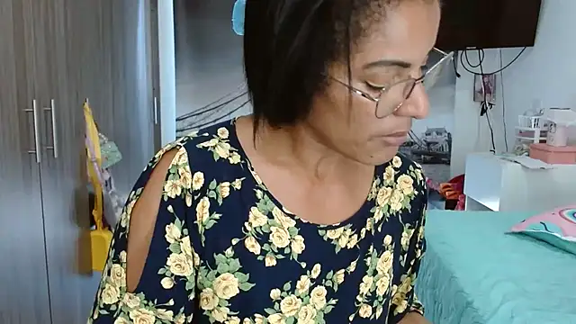 kateleyagrey online show from January 21, 9:46 pm