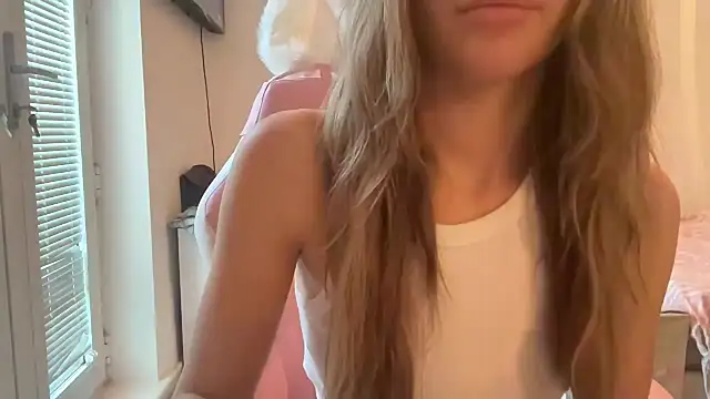 Lillymariee online show from January 1, 1:37 pm