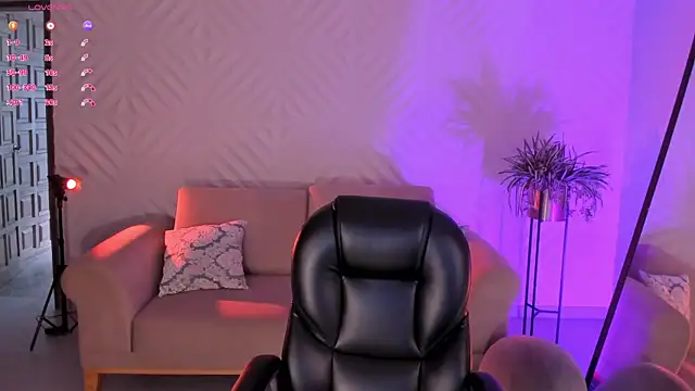 RoseFerrera online show from January 18, 8:30 pm