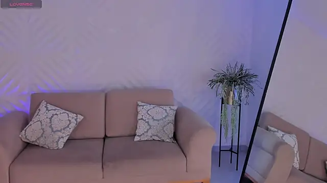 RoseFerrera online show from November 4, 8:08 pm