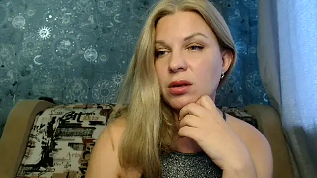 BlondeFox online show from October 7, 4:20 am