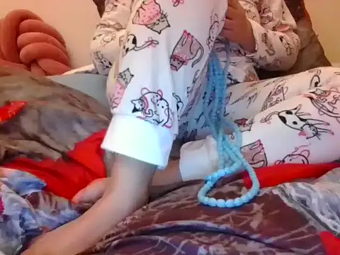 RealLittleRedRidingHood online show from November 22, 3:55 pm