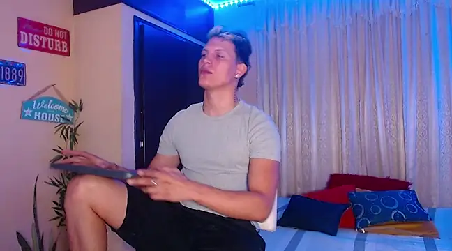 DavidNeill online show from March 17, 8:51 pm