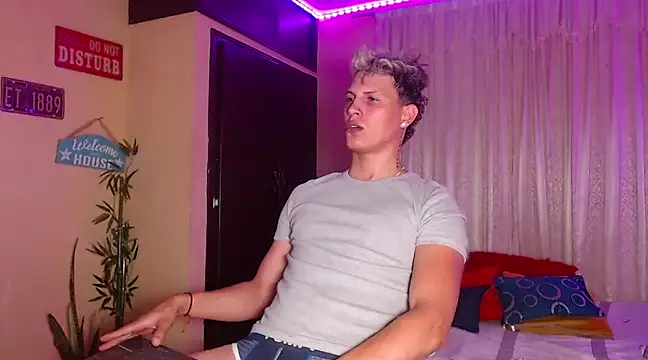 DavidNeill online show from March 17, 11:54 pm