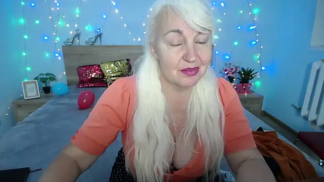 Snapshot of BlondyLeeBest chatting on January 19, 11:00 pm BlondyLeeBest online show from January 19, 11:00 pm