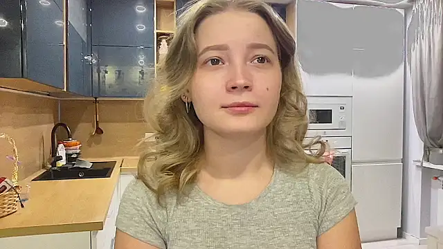 CharmingSarah online show from September 27, 3:28 pm