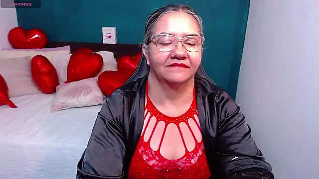 Snapshot of scaelettdubois chatting on February 15, 3:42 am scaelettdubois online show from February 15, 3:42 am