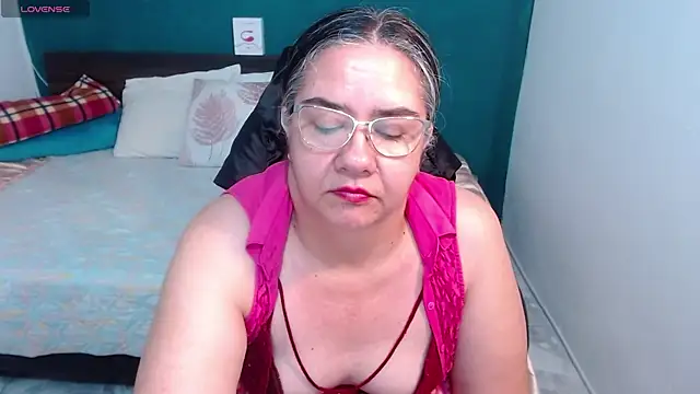 Snapshot of scaelettdubois chatting on March 23, 3:54 am scaelettdubois online show from March 23, 3:54 am