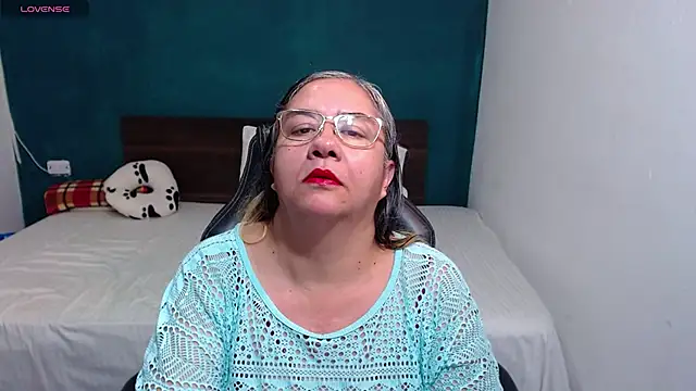 Snapshot of scaelettdubois chatting on October 12, 1:59 am scaelettdubois online show from October 12, 1:59 am