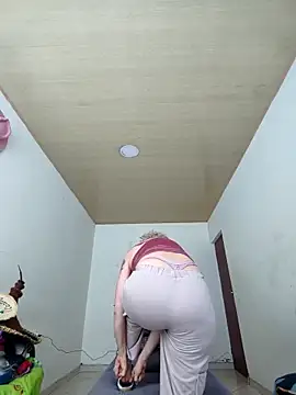 Snapshot of sexymarilyncolombia chatting on March 10, 12:37 pm sexymarilyncolombia online show from March 10, 12:37 pm