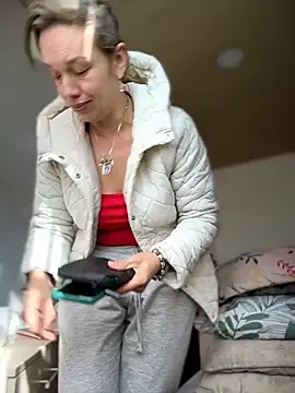 Snapshot of sexymarilyncolombia chatting on February 10, 1:37 pm sexymarilyncolombia online show from February 10, 1:37 pm