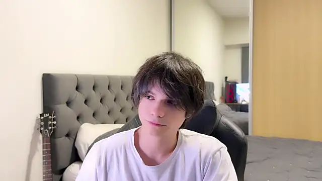 SasukeUhchiaa online show from December 19, 8:23 am