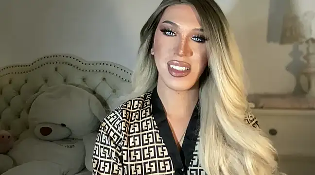 Snapshot of Ts_glamxxxx chatting on February 27, 2:10 pm Ts glamxxxx online show from February 27, 2:10 pm