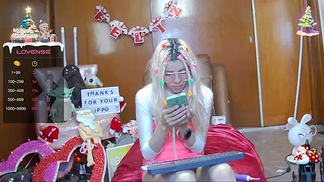 Skinygirl online show from December 19, 12:45 am