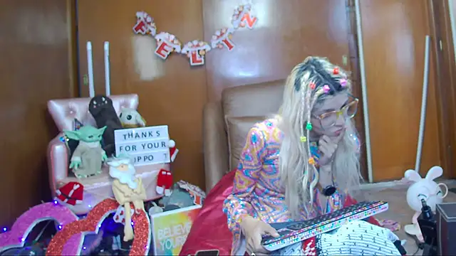 Skinygirl online show from December 27, 11:42 pm