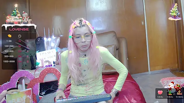 Skinygirl online show from February 3, 11:05 pm