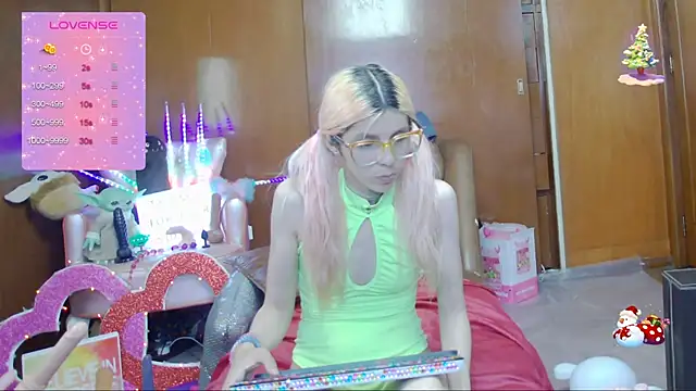 Skinygirl online show from March 22, 12:49 am