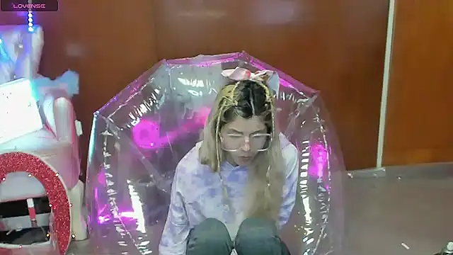 Skinygirl online show from March 15, 11:00 pm