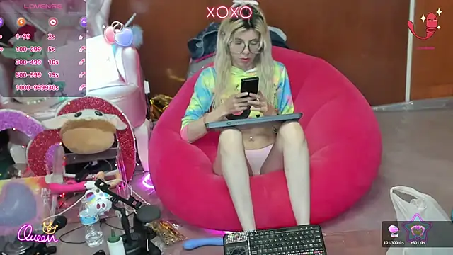 Snapshot of Skinygirl chatting on July 28, 11:26 pm Skinygirl online show from July 28, 11:26 pm