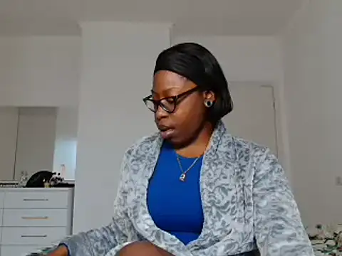 MadamIndigo online show from December 18, 2:01 pm