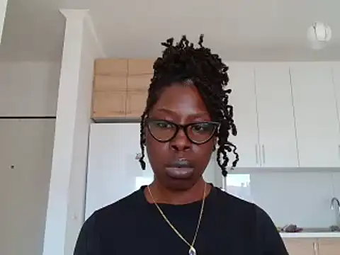 Snapshot of MadamIndigo chatting on February 21, 10:38 am MadamIndigo online show from February 21, 10:38 am