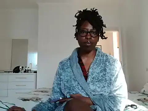 Snapshot of MadamIndigo chatting on February 27, 6:35 am MadamIndigo online show from February 27, 6:35 am