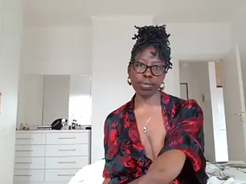 Snapshot of MadamIndigo chatting on March 3, 7:58 am MadamIndigo online show from March 3, 7:58 am