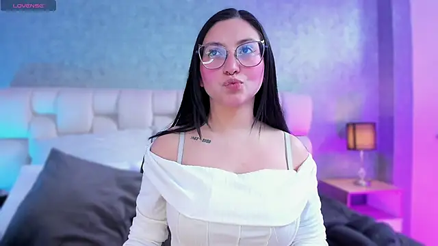 lucy neil online show from January 25, 7:07 pm