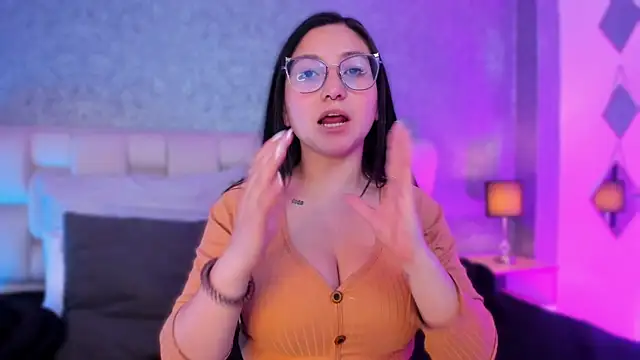 lucy neil online show from February 7, 11:34 pm