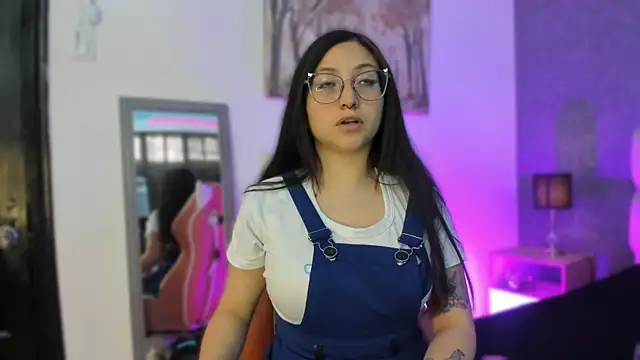 lucy neil online show from February 11, 7:05 pm