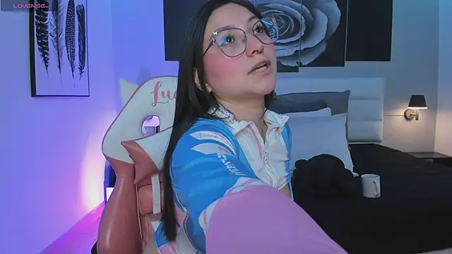 lucy neil online show from March 15, 7:05 pm