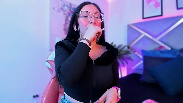 lucy neil online show from October 31, 2:34 am