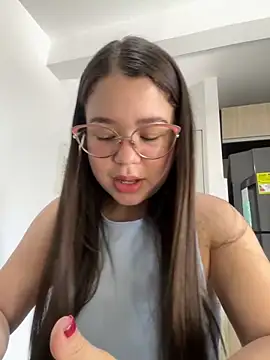 Lucyklein2022 online show from December 15, 6:15 pm