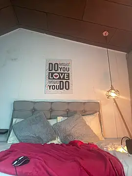 vaness weet online show from January 17, 10:45 pm