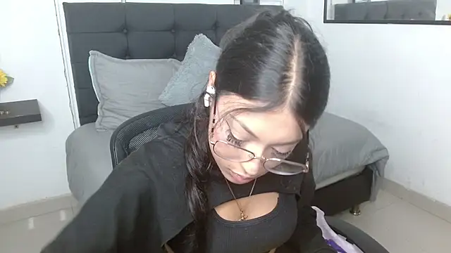 vaness weet online show from September 14, 7:57 pm