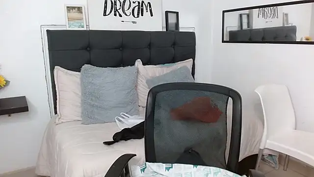 vaness weet online show from September 27, 8:36 pm