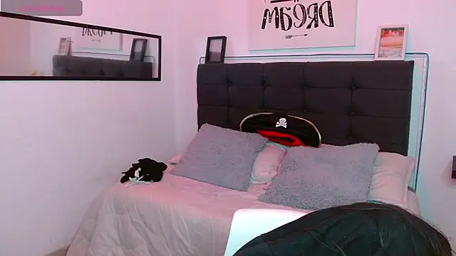 vaness weet online show from October 30, 8:09 pm