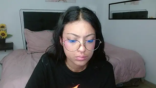 Snapshot of vaness_weet chatting on February 15, 10:36 am vaness weet online show from February 15, 10:36 am