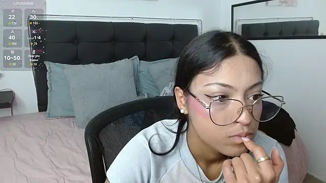 vaness weet online show from March 12, 8:15 pm