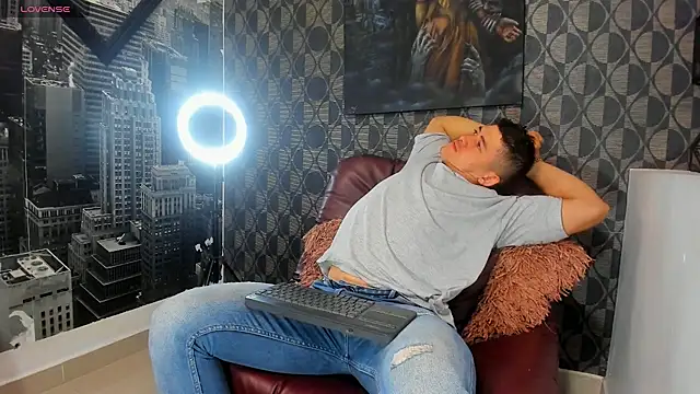 Leonsmoron online show from November 30, 6:12 pm