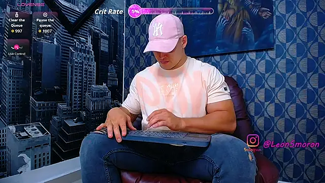 Snapshot of Leonsmoron chatting on May 16, 3:58 am Leonsmoron online show from May 16, 3:58 am