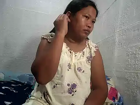 Snapshot of sweethotmom chatting on October 17, 9:28 pm sweethotmom online show from October 17, 9:28 pm