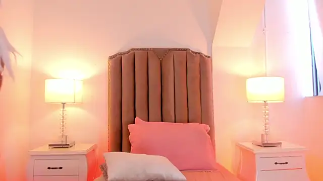 Emma Torres   online show from January 18, 3:27 pm