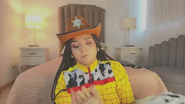 Emma Torres   online show from November 15, 12:23 pm