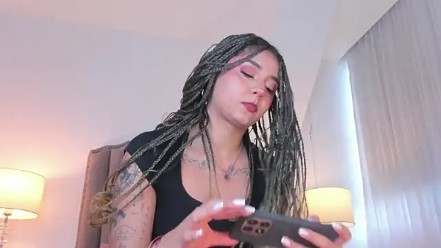 Snapshot of Emma_Torres__ chatting on February 24, 12:14 pm Emma Torres online show from February 24, 12:14 pm