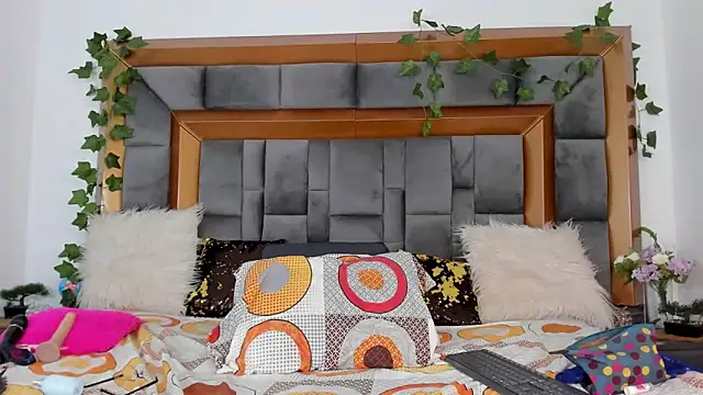 BellaKarla online show from March 4, 11:11 pm