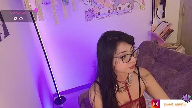 Snapshot of Loving_Ema_1 chatting on April 23, 6:32 pm Loving Ema 1 online show from April 23, 6:32 pm